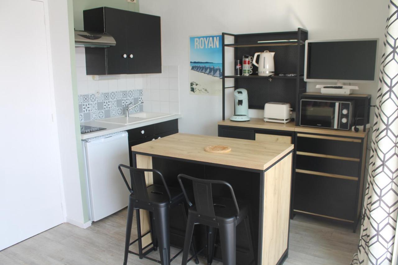 Studio Avec Parking Proche Plage Et Centre Apartment Royan Exterior foto