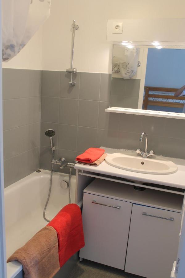 Studio Avec Parking Proche Plage Et Centre Apartment Royan Exterior foto